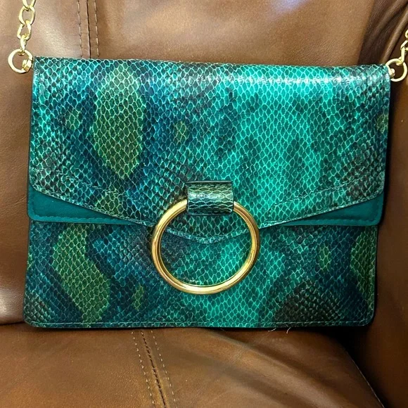 Pristine Urban Essentials crossbody bag - Picture 1 of 2